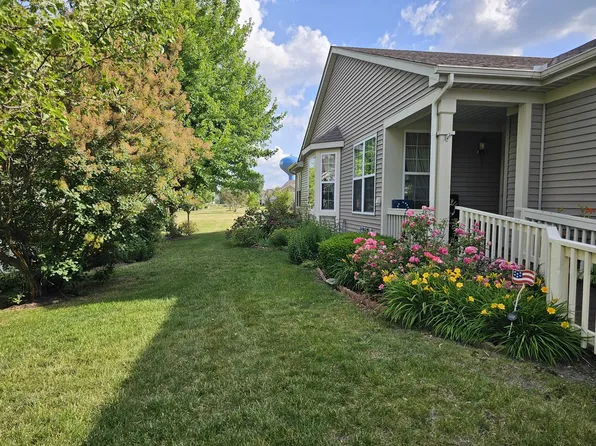 21201 Lily Lake Ln, Crest Hill, IL 60403