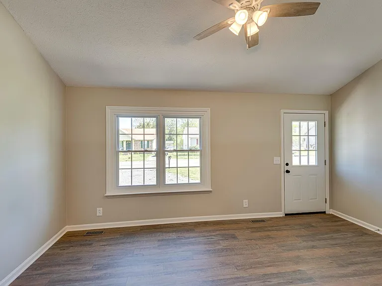 4908 Deerhaven Dr — Photo 5