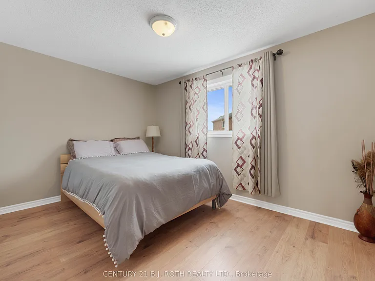 361 Georgian Dr #UPPER — Photo 10
