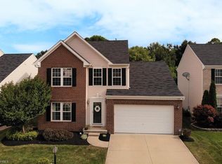 142 Stonepointe Dr, Berea, OH 44017