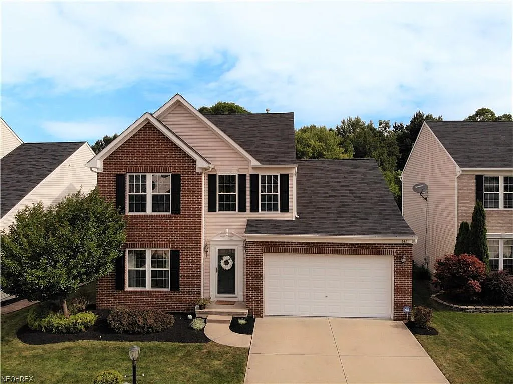 142 Stonepointe Dr photo 1