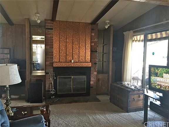 Living Room with fireplace