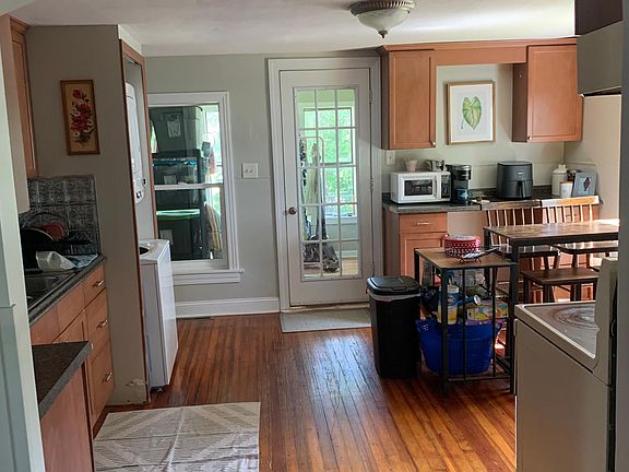 2nd image of 4524 Odell Pl