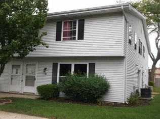 20U Fernwood Dr, Bolingbrook, IL 60440