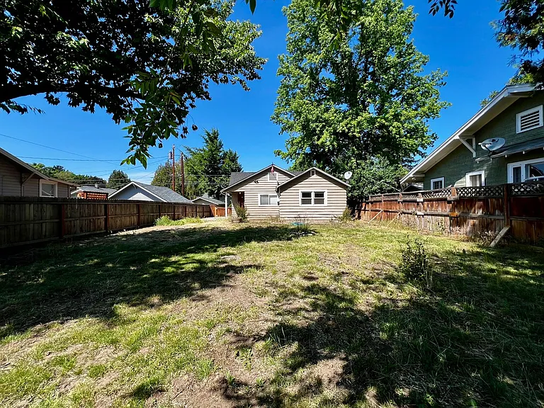 418 S 17th Ave — Photo 2