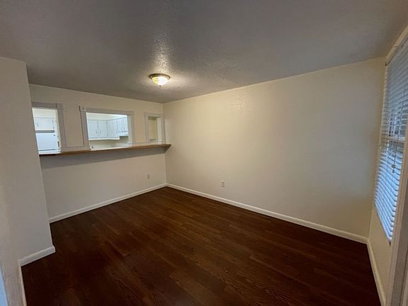 2nd image of 508 NE 4th Ave APT 4