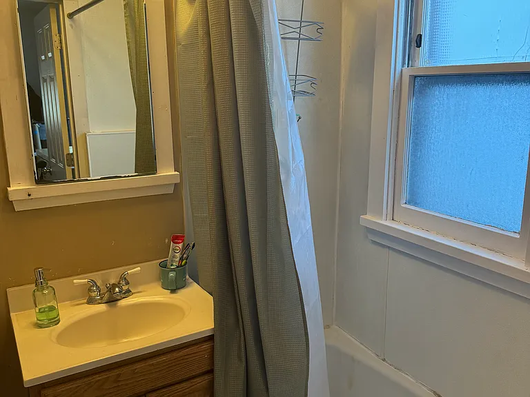 1660 N Warren Ave #1 — Photo 8