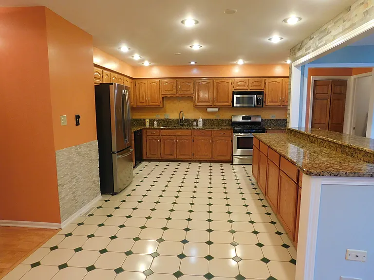 16501 Nottingham Ct — Photo 5