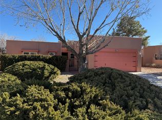 4221 Roadrunner Ln, Santa Fe, NM 87507
