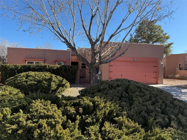 4221 Roadrunner Ln, Santa Fe, NM 87507