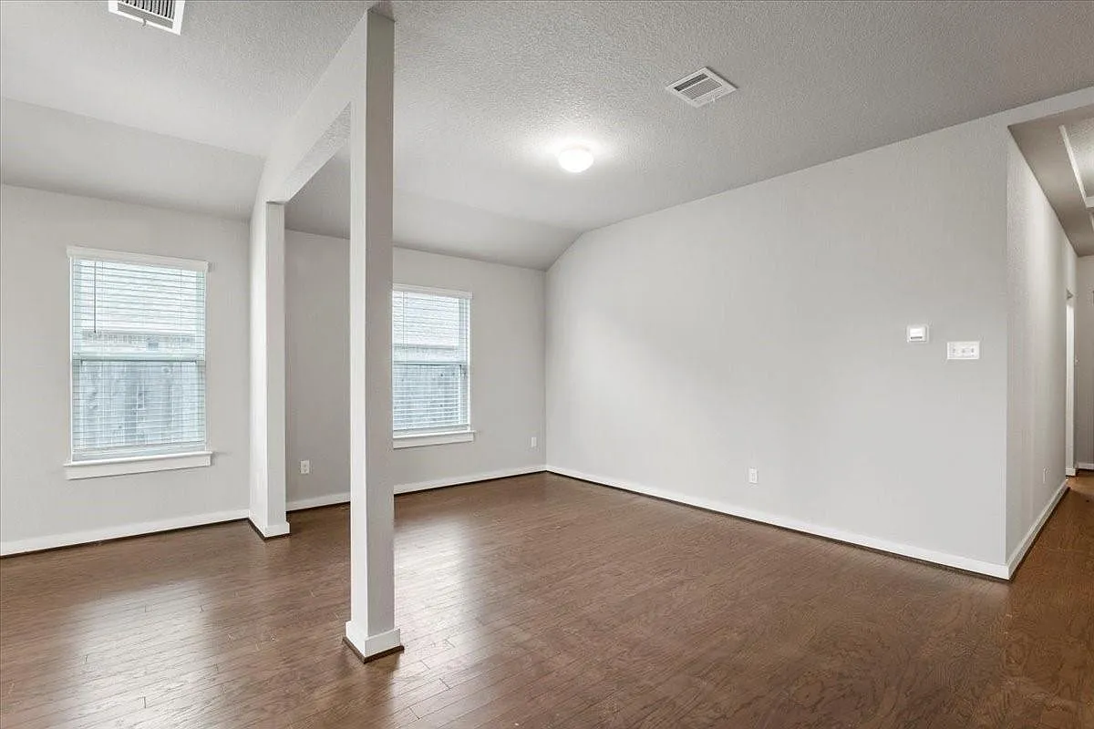 3 bed, 2.0 bath, 1854 sqft, $1,995 — Photo 4