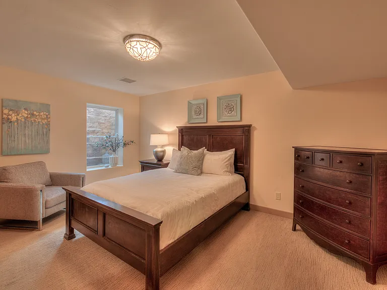 425 E Amber Ln — Photo 18