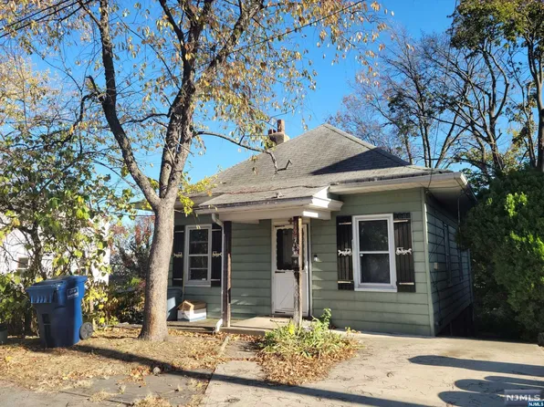 78 Vanderbeck Pl, Hackensack, NJ 07601