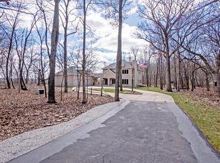 N91W27221 Hickory Rd, Hartland, WI 53029