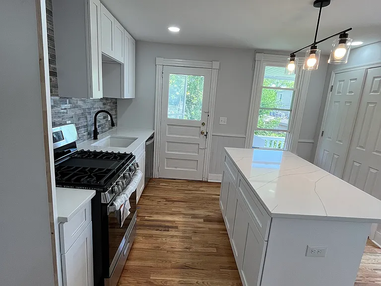 214-216 W Madison St #217 — Photo 6