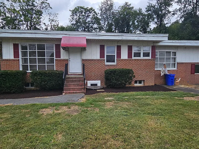 10879 Clarksville Pike #B — Photo 2