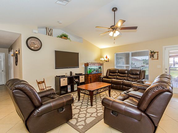 3rd image of 405 Windermere Dr