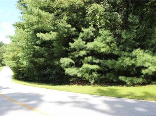 107 Scenic Dr, Flat Rock, NC 28731