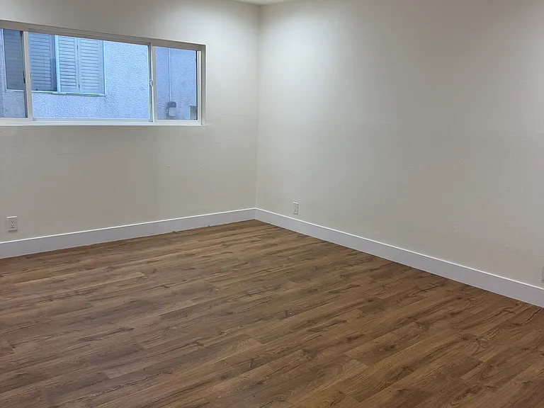 4429 Saugus Ave #3 — Photo 12