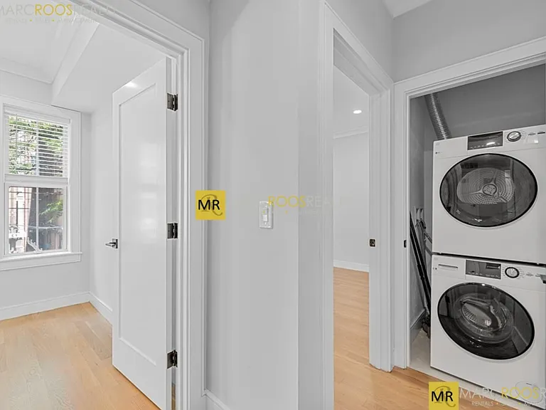 531 Newbury St — Photo 2