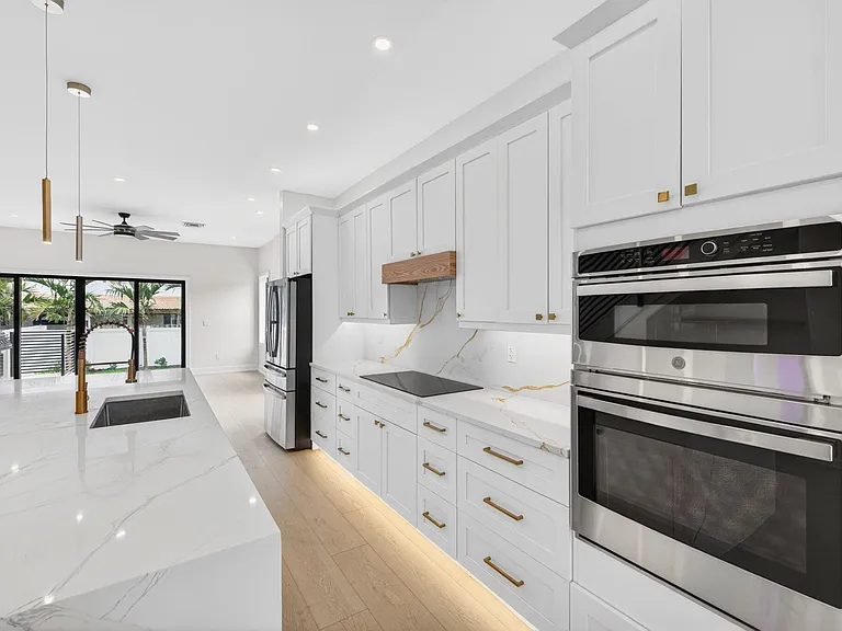 507 SW 11th St — Photo 15