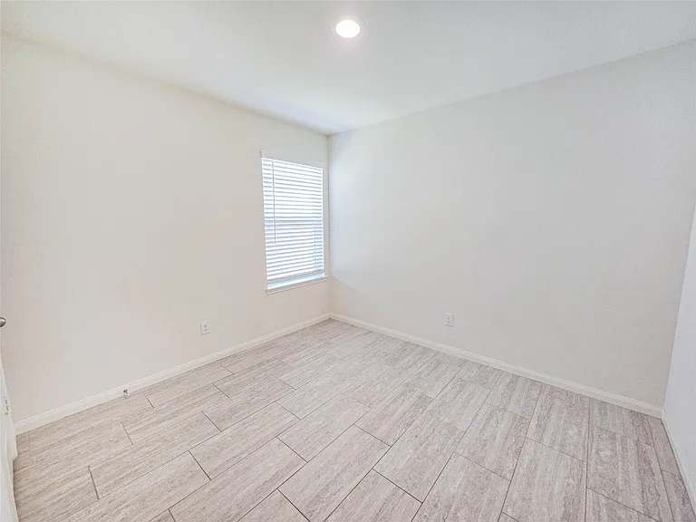 332 Lone Mountain Dr — Photo 16