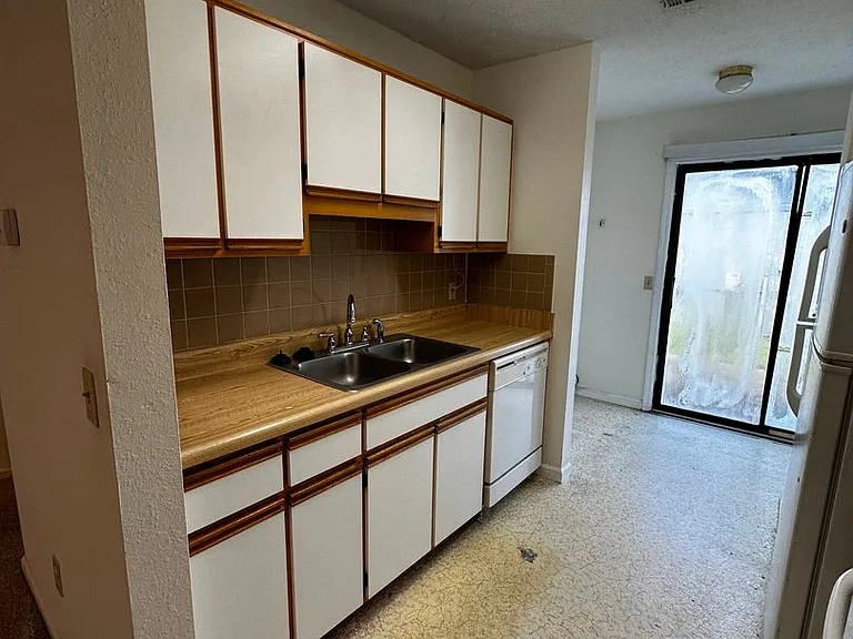 126 Kristine Blvd — Photo 23