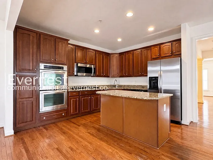 1620 Whitehall Dr — Photo 3