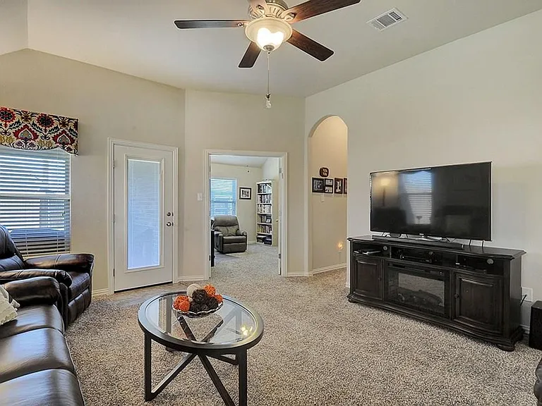 6004 Fremont Dr — Photo 4