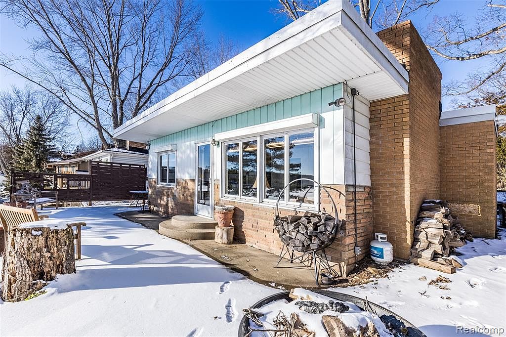 7612 Tharp Dr, Whitmore Lake, MI 48189 Zillow