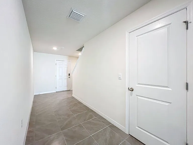 8656 SW 45th Ct — Photo 3