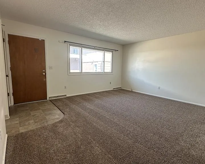 2304 1/2 Alderson Ave — Photo 2