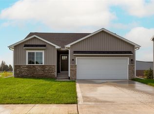 640 Gray Ave, Waukee, IA 50263