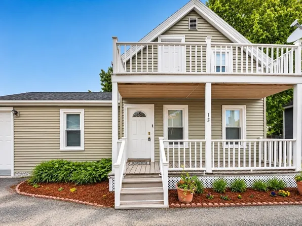12 Cottage Pl, Hyde Park, MA 02136