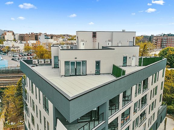 4th image of 2733 E 13th St #4C