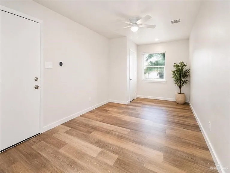 1018 W Smith St — Photo 6