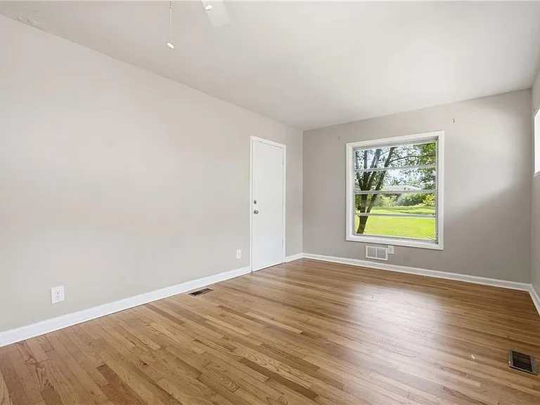 2140 Oakawana Dr NE — Photo 28