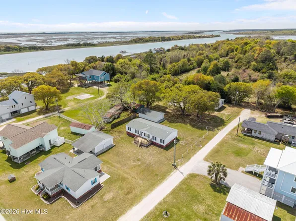 105 Crews Lane, Hubert, NC 28539