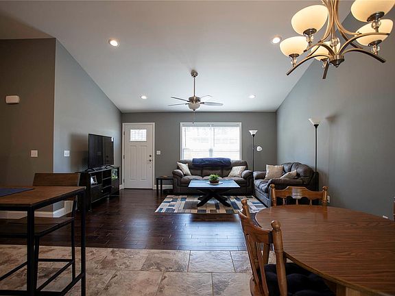 5th image of 202 Sapphire Ln