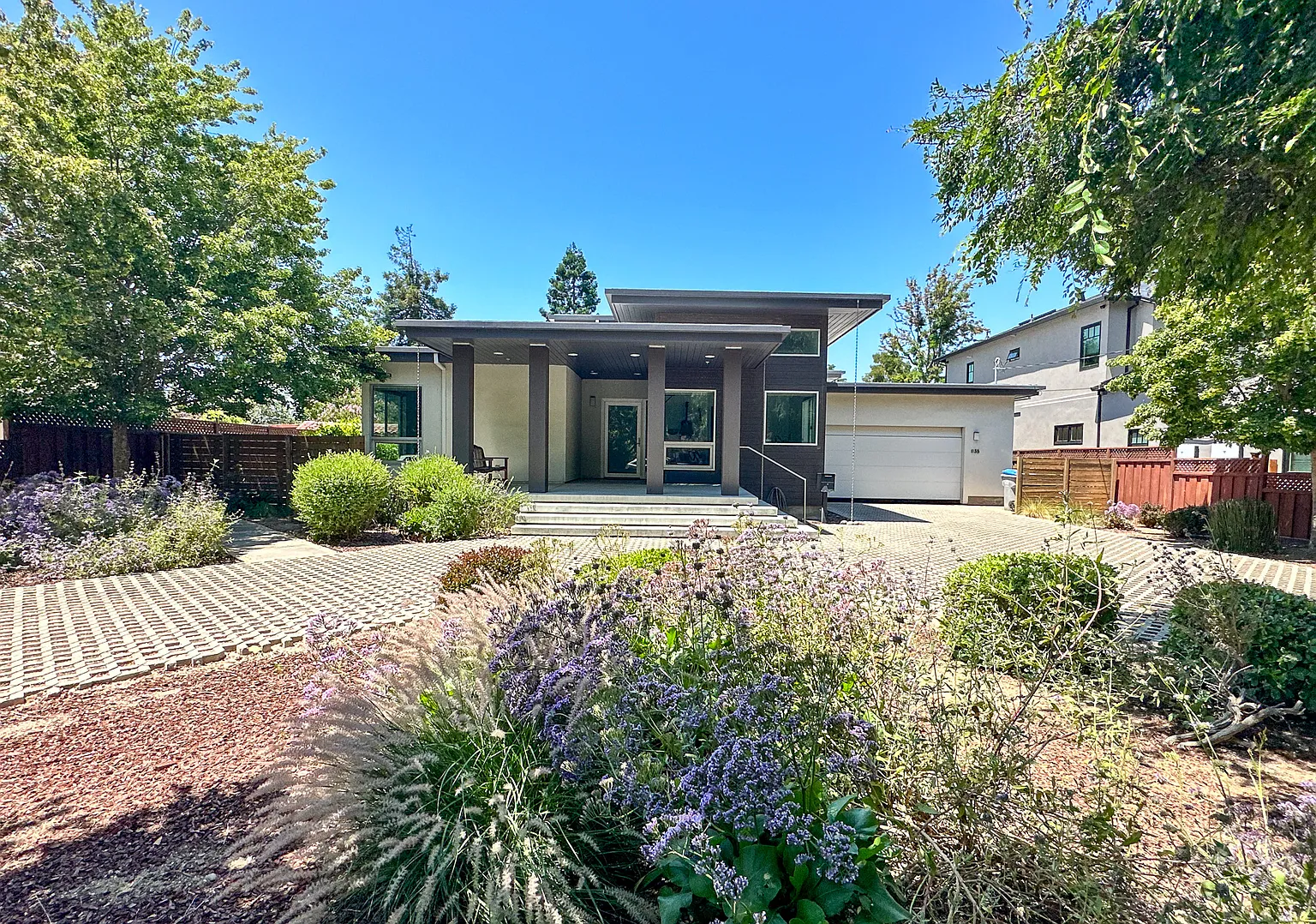 1135 Pine Ave photo 1