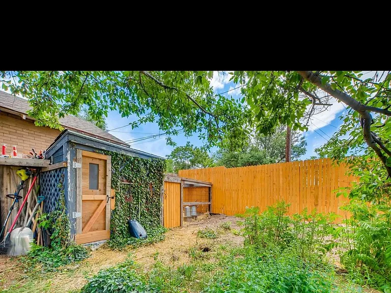 61 Newton St — Photo 19