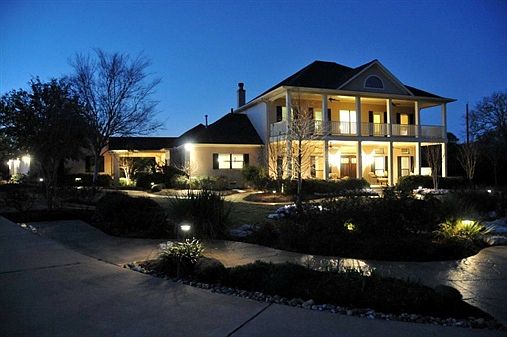 1st image of 4075 Whippoorwill Dr
