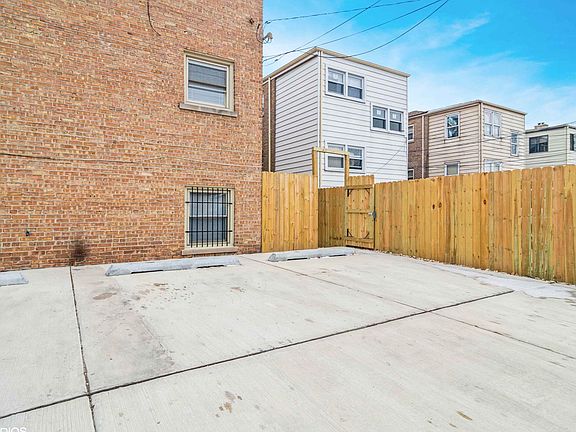 2nd image of 3938 N California Ave #1E
