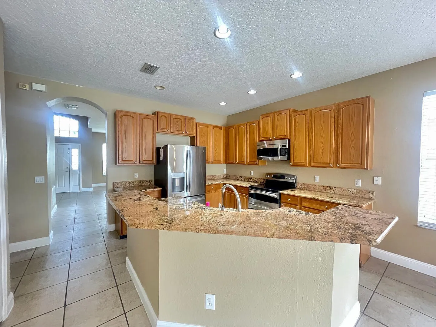 4 bed, 2.0 bath, 1862 sqft, $2,695 — Photo 4