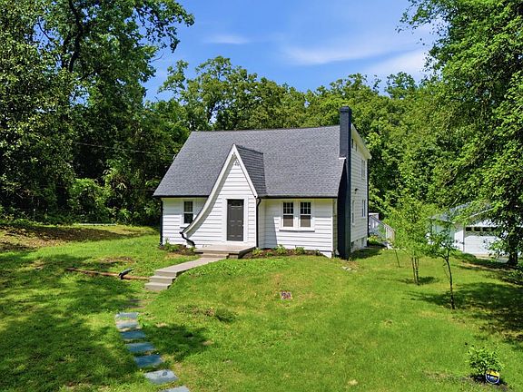 2nd image of 3412 Oaklawn Rd