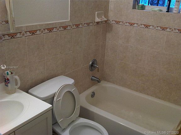 5th image of 71 NE 43rd St #73