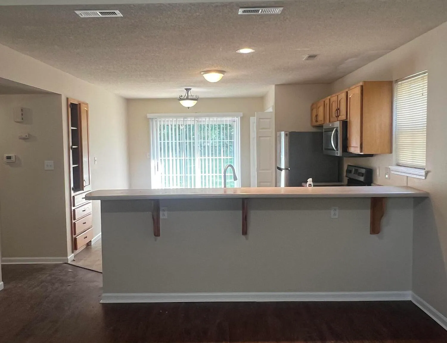 4 bed, 2.0 bath, 1350 sqft, $1,650 — Photo 3