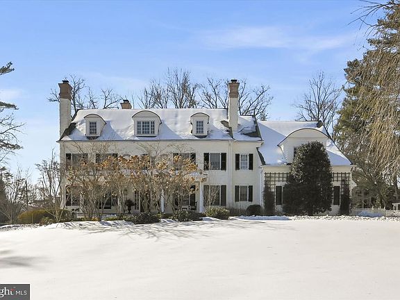 3rd image of 518 Newtown Rd