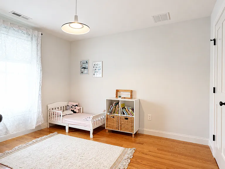21 Crescent Rd #21 — Photo 6