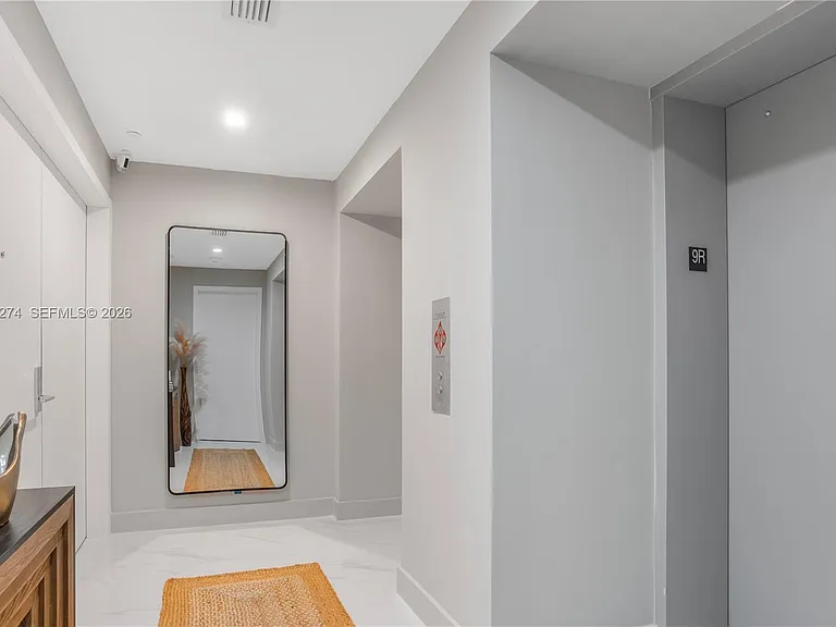 700 NE 24th St #901 — Photo 3